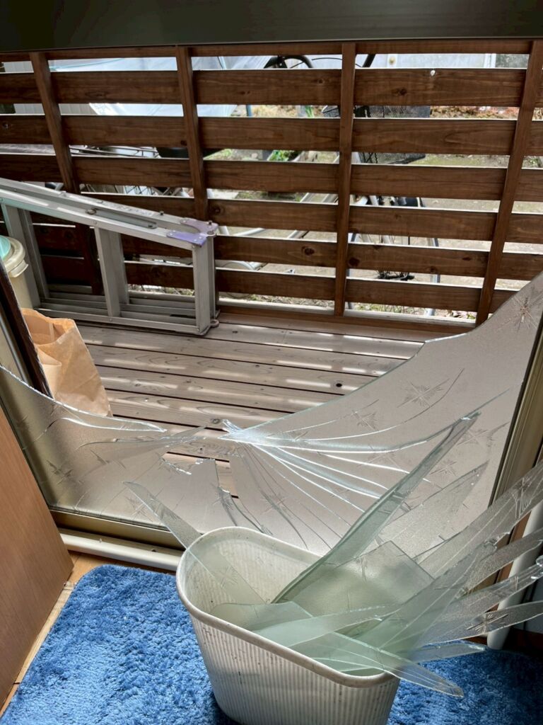 【藤沢市鵠沼橘】室内窓(欄間)の型板ガラス(くもりガラス)修理