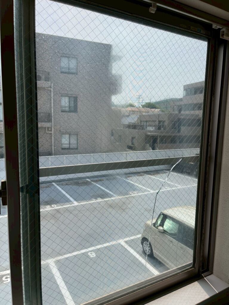 【藤沢市片瀬海岸】キッチン窓のワイヤーガラス（網入りガラス）修理（熱割れ）