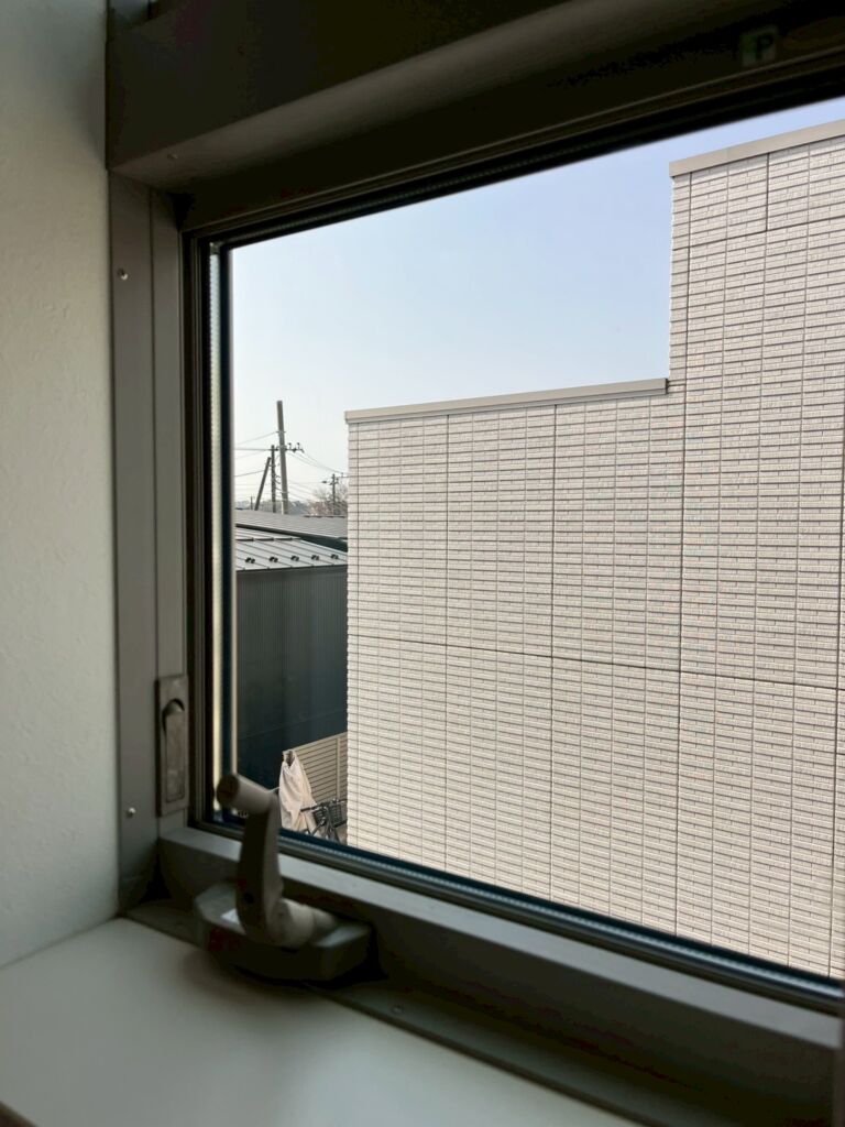 【藤沢市村岡東】寝室の窓のペアガラス(複層ガラス)修理(割れ替え)