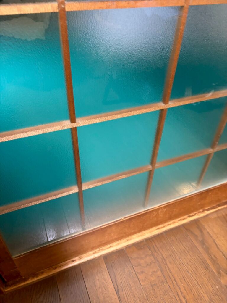 【藤沢市渡内】室内間仕切り窓のくもりガラス(フロストガラス)修理(割れ替え)