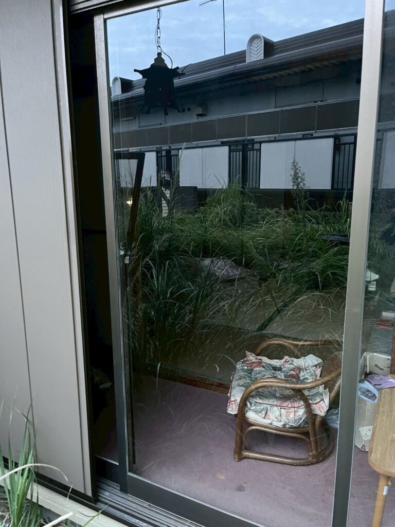 【藤沢市湘南台】リビング掃き出し窓のペアガラス（複層ガラス）交換（割れ替え）