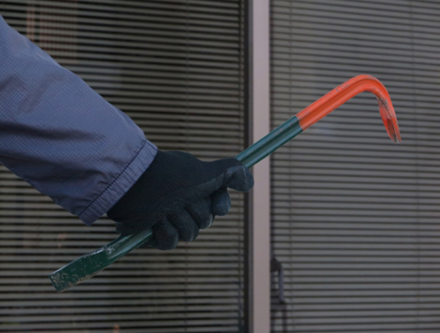 防犯ガラスの窓の修理交換