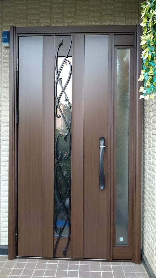 【藤沢市辻堂新町】玄関横の採光窓のくもりガラス修理（割れ替え交換）